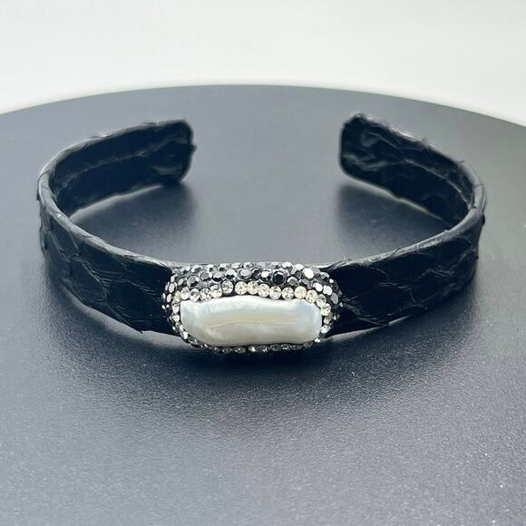 Black Snakeskin Single White Baroque Pearl Rhinestone Adjustable Cuff Bracelet - Picture 1 of 8